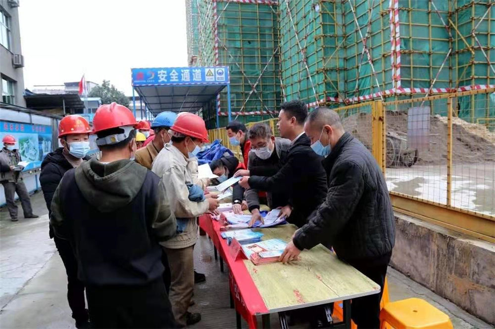 工農路農貿市場及安置房綜合體項目部攜手松溪縣總工會、司法局聯合開展農民工公益法律服務行動