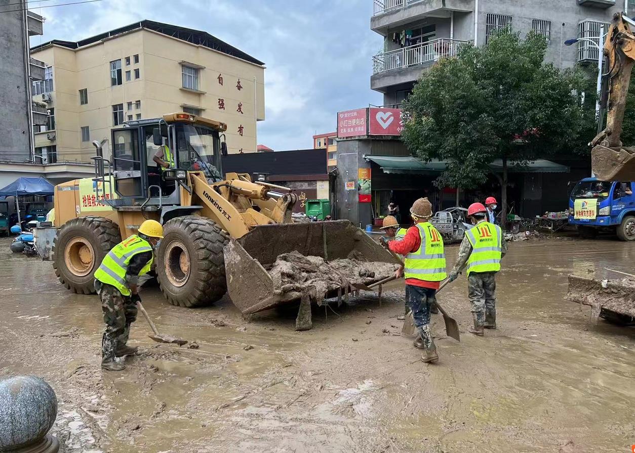 洪災(zāi)過(guò)后，加緊清淤