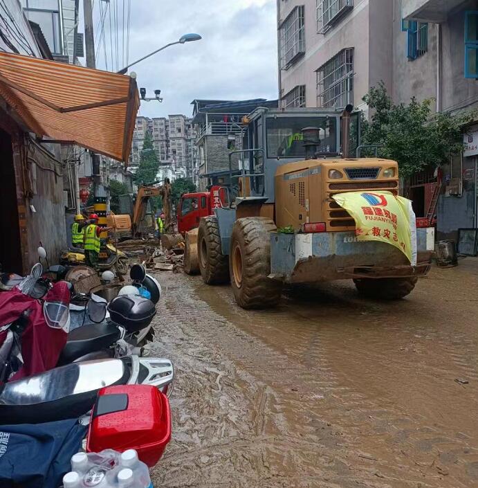 洪災(zāi)過(guò)后，加緊清淤