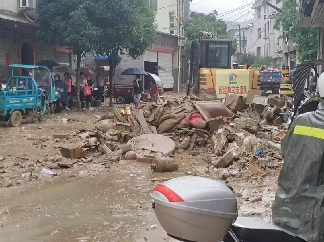 洪災(zāi)過(guò)后，加緊清淤