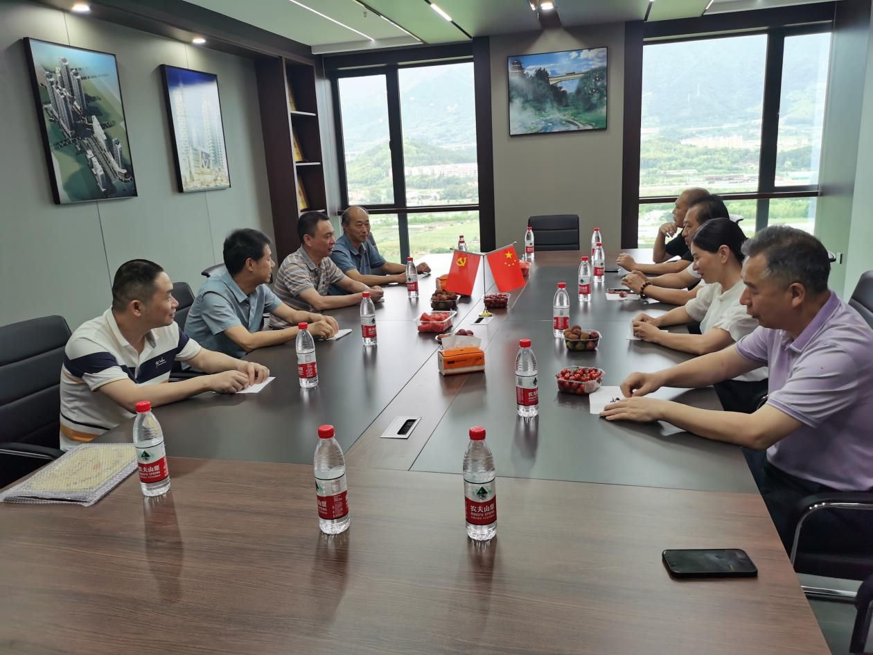 易順建工集團(tuán)有限公司榮獲南平市企業(yè)與企業(yè)家聯(lián)合會四屆理事會“常務(wù)副會長”榮譽稱號