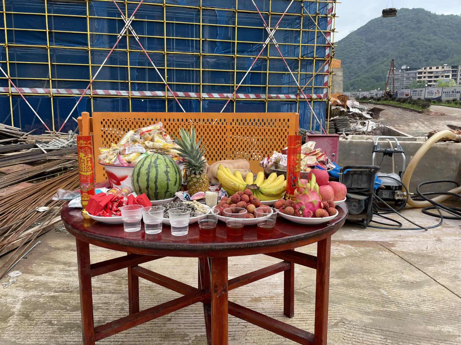 易順建工集團有限公司承建的福建松溪經濟開發區東園新型紡織專業園標準化廠房項目一期工程順利封頂!