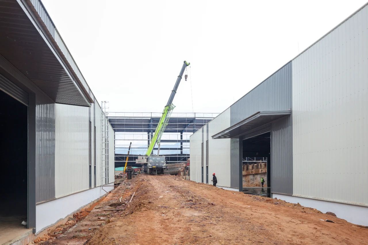 松溪縣三和循環(huán)經(jīng)濟(jì)產(chǎn)業(yè)園標(biāo)準(zhǔn)化廠(chǎng)房和基礎(chǔ)設(shè)施提升項(xiàng)目建設(shè)“分秒必爭(zhēng)”